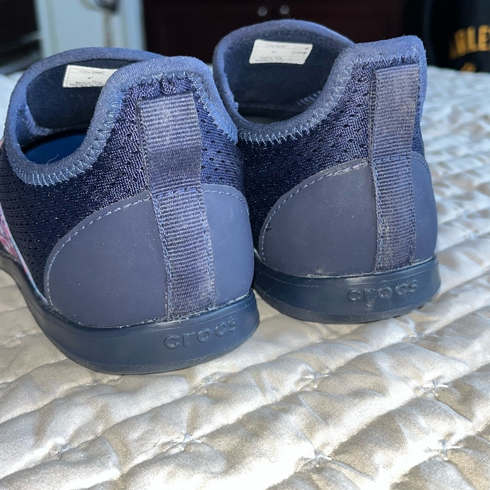 Final Price!! Navy Slip-On Yoga Crocs with Pink Patterned Straps - Picture 5 of 8